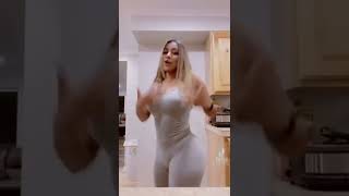 QUE MORENA LINDA MOSTANDO QUE SABER DANÇA#SHOTS