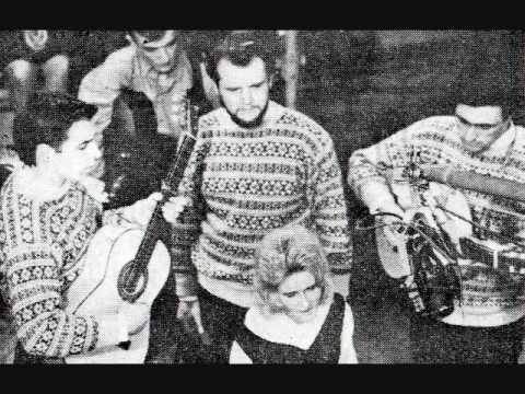 The Corrie Folk Trio With Paddie Bell --- The Earl O' Moray