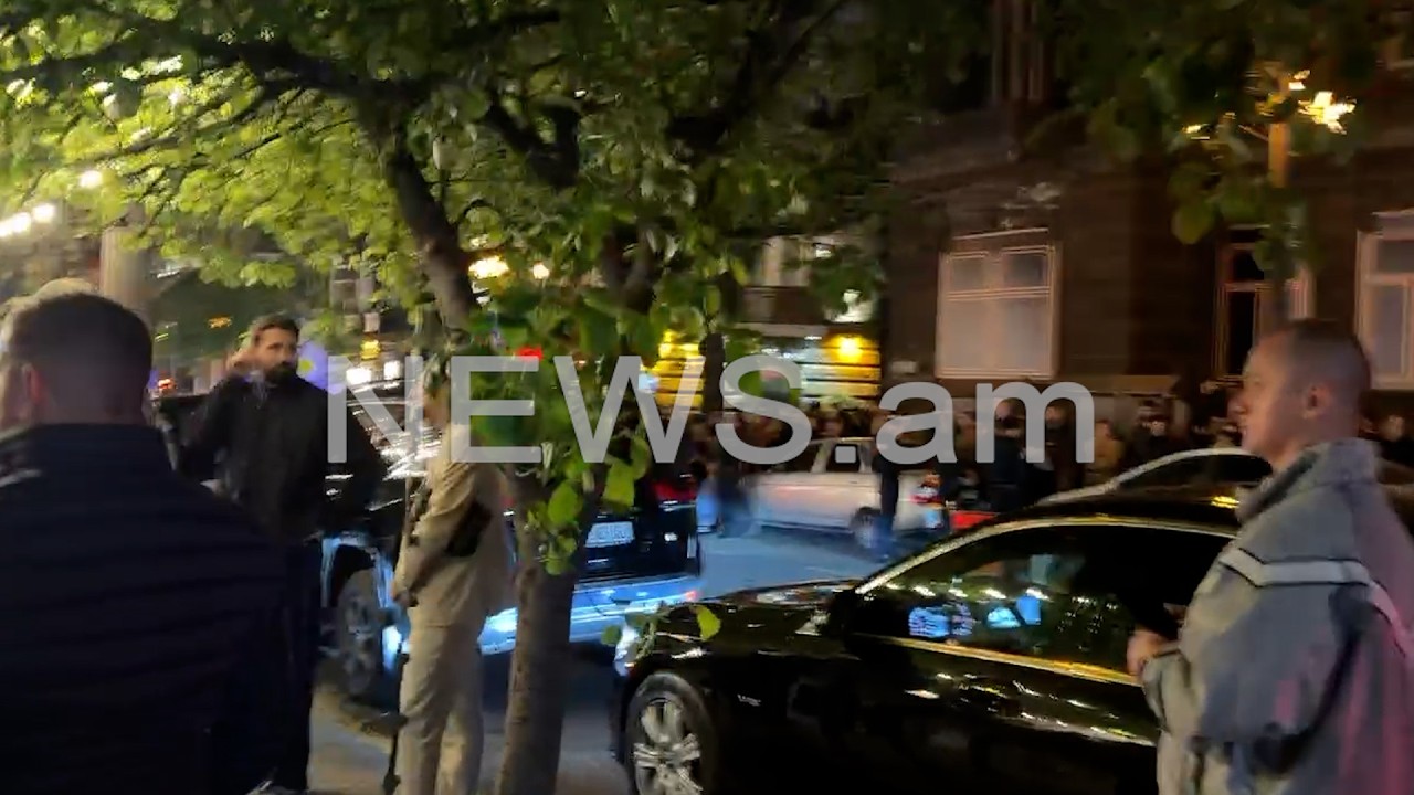Pashinyan arrived at café where Macron was