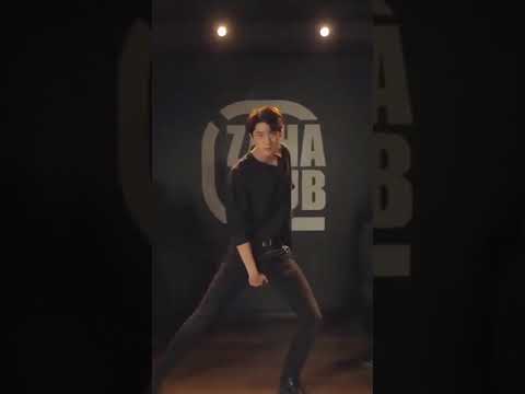 Cause of DEATH: Lin Yi dancing (EXO) the eve😍❣