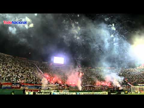 "Recibimiento de la hinchada de Nacional al equipo clásico copa comunicaciones 2012 - LBDP" Barra: La Banda del Parque &bull; Club: Nacional