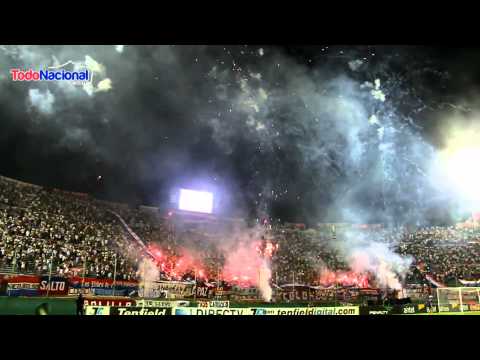 "Recibimiento de la hinchada de Nacional al equipo clásico copa comunicaciones 2012 - LBDP" Barra: La Banda del Parque • Club: Nacional