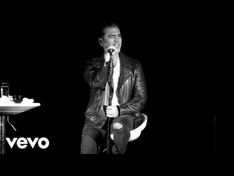 Alejandro Fernández - En Lo Correcto (Live From El Hospicio Cabañas)