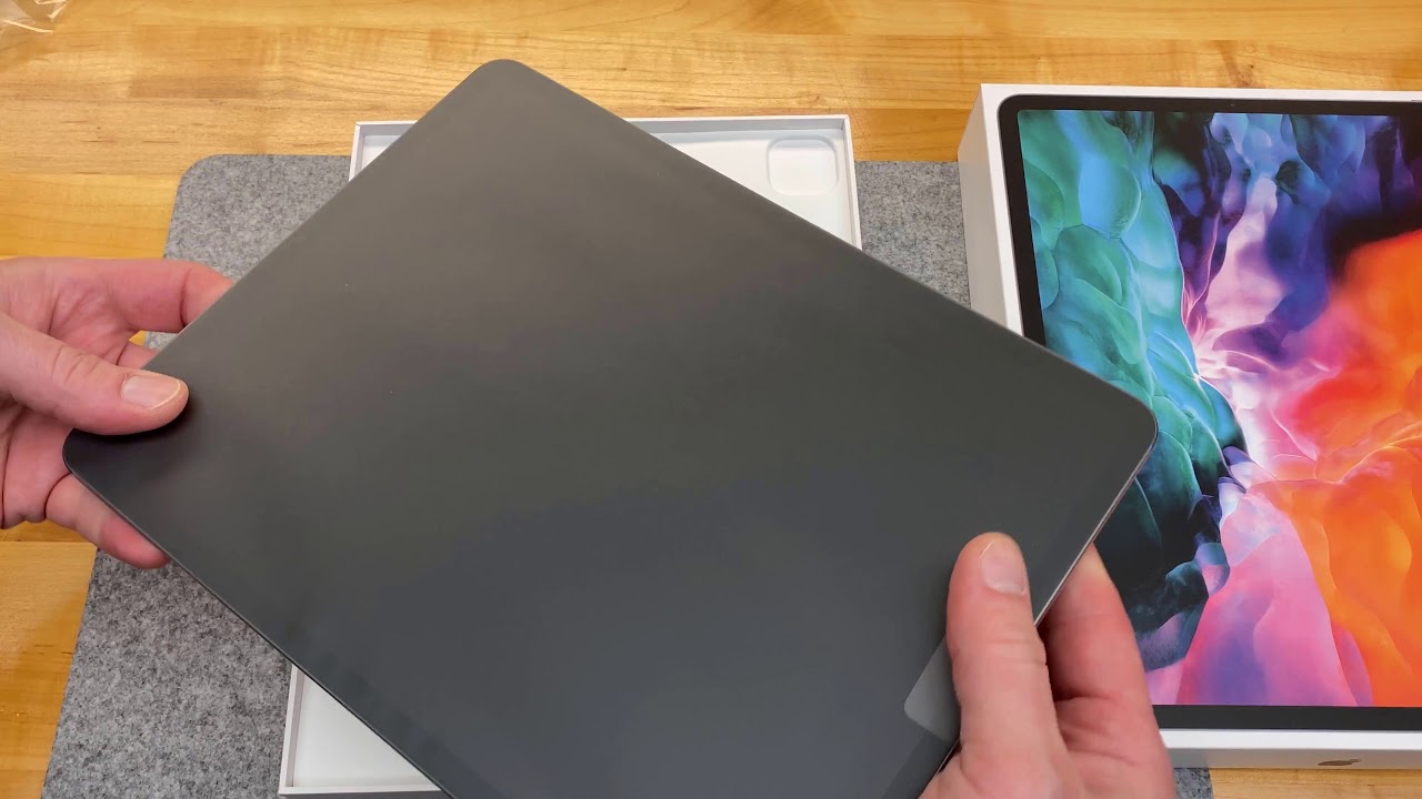 Unboxing the Apple iPad Pro 12.9-in. (4th generation)