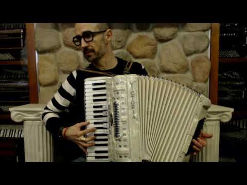 3634 - Cream Victoria Medio Piano Accordion LMM 34 78 $1999