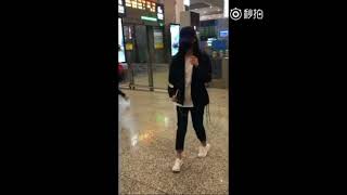 20170923 Fancam Lý Nghệ Đồng tại sân bay