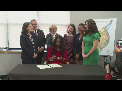 St. Louis mayor signs Safer Streets bill to combat traffic violence