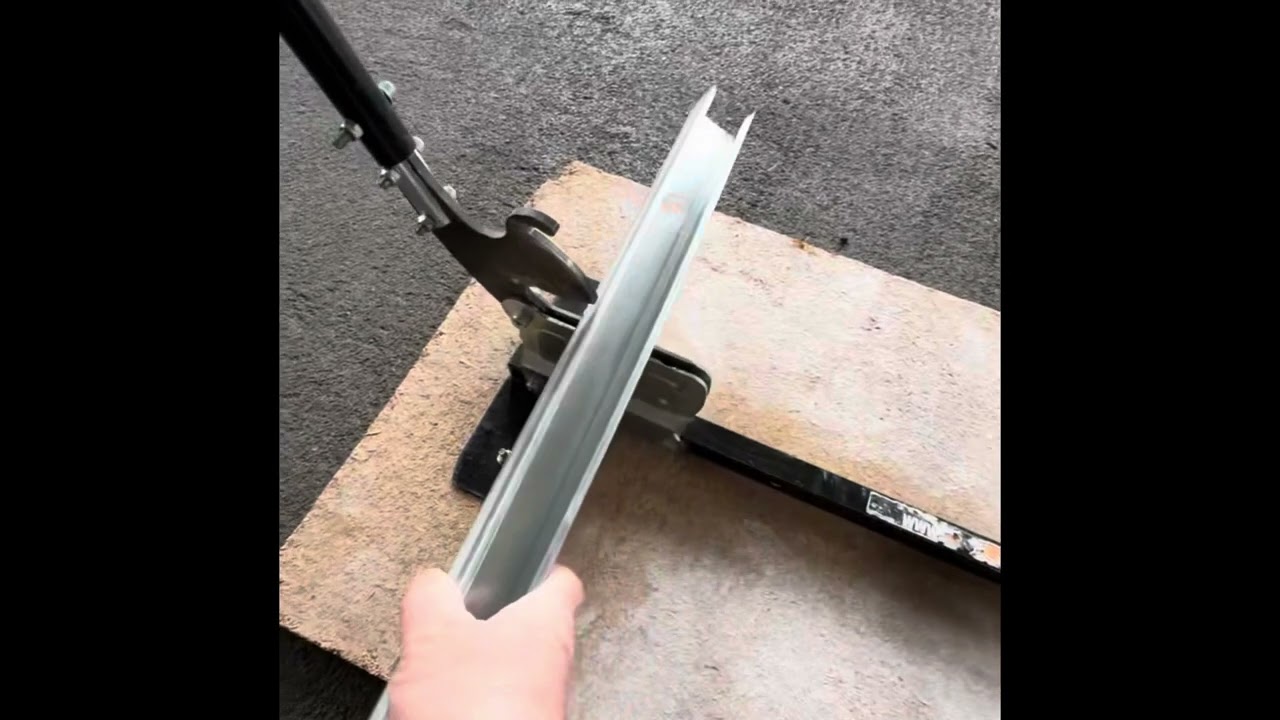 Guillotine rail/montant