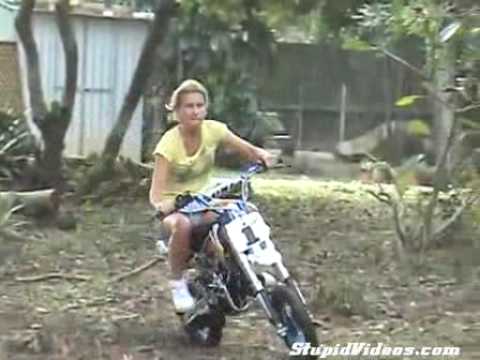 Blondi na motorynce