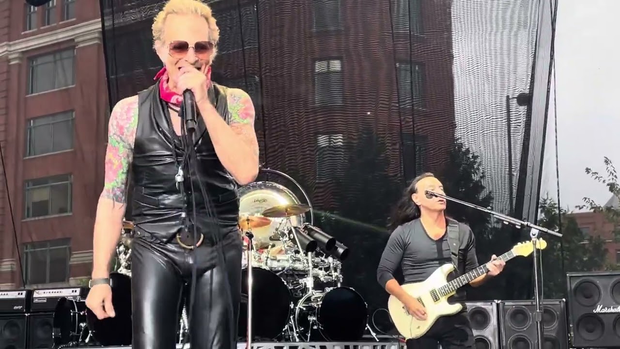 David Lee Roth - Beautiful Girls (Van Halen) live at Hard Rock Casino, Cincinnati, OH 8/21/25