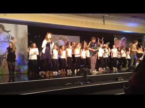Seo Linn at TG4 Ladies Football All Stars 2013 - Avicii Vs Lurgan - "Wake Me Up" as Gaeilge