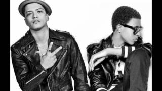 Bài hát Click Clack Away (ft. Bruno Mars) - Nghệ sĩ trình bày Diggy Simmons