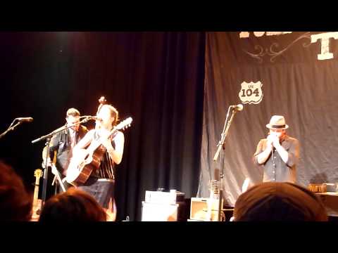 The Revival Tour - Emily Barker & Chuck Ragan - Tuesday (Freiheiz München, 04.11.12)