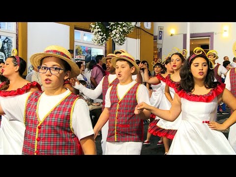 Directo da Marcha da EBI da Praia da Vitória: “Viva a nossa escola” - Sanjoaninas 2016