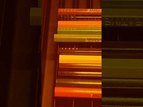 J'en avais marre que ma fille se fasse voler ses crayons de couleurs, alors j'ai gravé dessus ! 😏