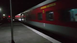 preview picture of video '12264 - Pune AC Duronto Express (NZM - PUNE) Skipped Dahod Station'