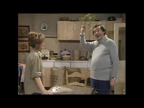 THE GOOD LIFE Christmas Special - Silly But It's Fun (1977)