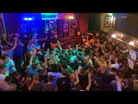 Damien Quinn singing Celtic Symphony to the fans in Rome 2019