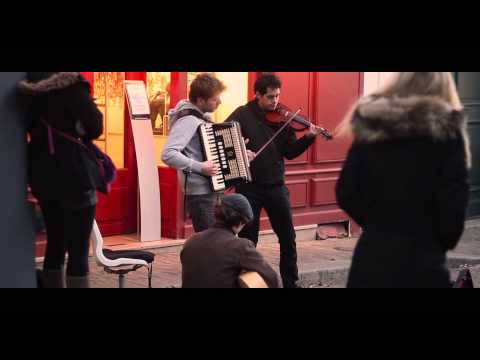 Street Musicians in Paris (Montmartre) Yann Tiersen - Amelie Poulin