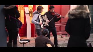 Street Musicians in Paris (Montmartre) Yann Tiersen - Amelie Poulin