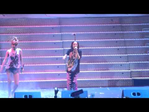 110604 2NE1- Go Away @ The Party: Live in Manila