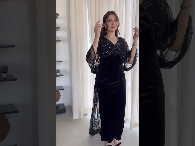 فستان سهرة مخمل لون اسود مزين بلول