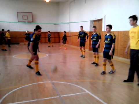 Shkolla 9-vjecare Fiqiri Kurti - Kavaje . Seance stervitore me grupin volejbollit