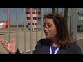 Vliegtuig zakt door landingsgestel op Lelystad Airport
