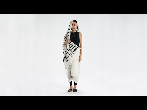 How To Drape a Sari: No. 27 Chodhri Drape - Gujarat, India