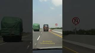 Download lagu Bisa mepet juga Bus Haryanto melaju cepat di Tol Pemalang Batang mp3