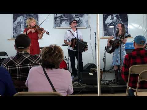 Festival Acadiens 2022: T'Monde: "Time Changes Everything"