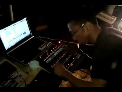 OktoberOne Live (astrofonik-exode record) @ Adaptek vs Pastek 04.06.11.mp4