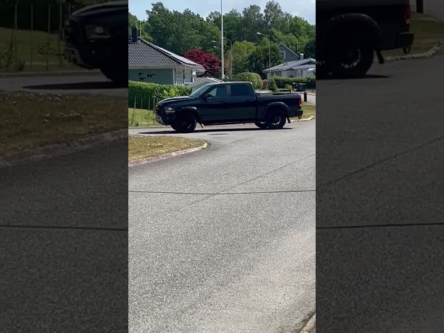 1022958 RAM 1500 Crew Cab 5.7 V8 HEMI 4x4 - 2016