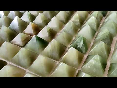 Stone prayosha crystals green aventurine pyramid, for healin...