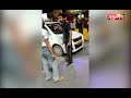 Lucknow Girl Beating Cab Driver Lucknow Cab Driver Lucknow Girl Beating Boy Cab Driver Beaten