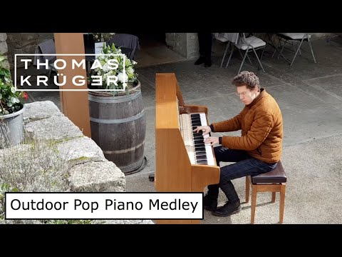 Pianist plays Pop Piano Medley on Outdoor Piano – Thomas Krüger