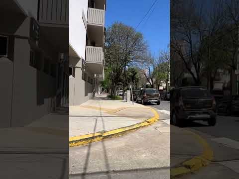 Nos metimos a caminar por la calle Navarro en el barrio porteño de #devoto #walking #shorts #bsas
