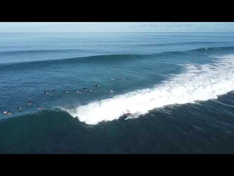 Imagens de drone Laniakea de surf sólido