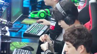 [170819] FAKER lau kính rồi "quăng" khăn cho Peanut