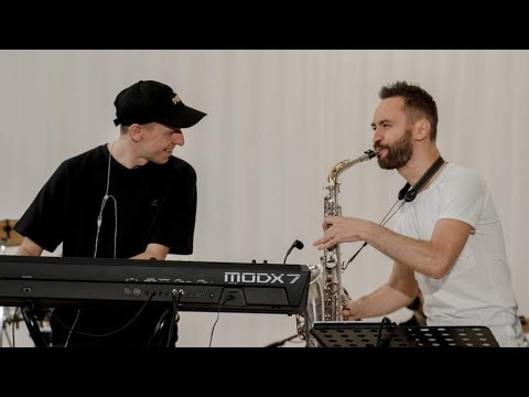 Moving Forward played by VV Band & Vladimir Lebedev sax  (Andrey Chmut)
