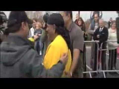 MANJIT SINGH GUINNESS WORLD RECORD PULLS BUS WITH EARS!