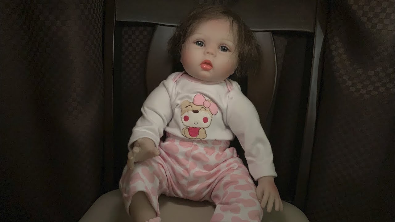 暗闇で赤ちゃんが喋り出すドッキリをいろんな人にかけてみた