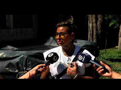 VERANO EN LA CIUDAD. PILETA EN LA VEREDA