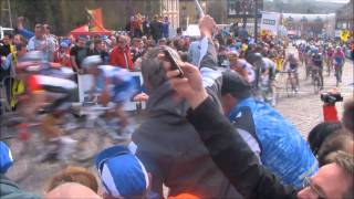 preview picture of video 'Tour of Flanders 2011(Ronde Van Vlaanderen) Vesten Geraardsbergen.wmv'