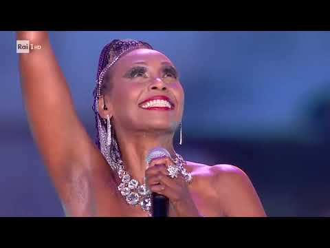 Corona ~ The Rhythm of the Night ~ Rai Italia - 2024 Live #piazzadelpopolo #italy #eurodance