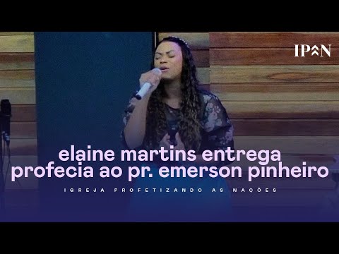 Elaine Martins entrega profecia ao Pr. Emerson Pinheiro