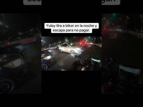 Famoso youtuber avienta a biker en la carretera de noche y escapa.