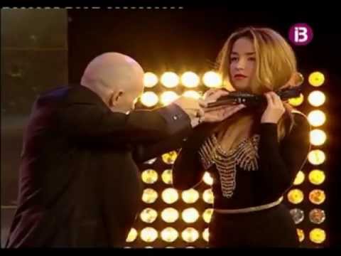 Voir la vidéo Epée à Travers le Coup - Sword Thru Neck