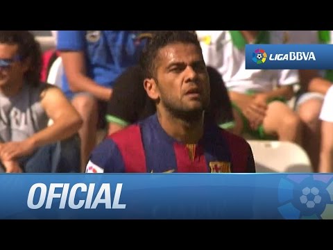 Remate de cabeza de Messi desviado por el segundo palo