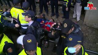 Re: [新聞] 被座艙長叫去送飲料！過世空服「扛病體送